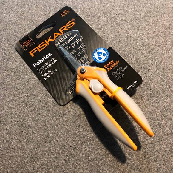 NWT Poshers Bundle Fiskars Fabric Snips & Knit Fixer Tool - Picture 5 of 8